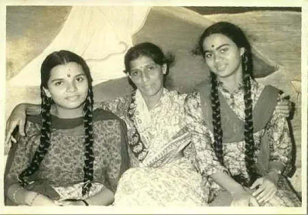 With Late Vidushi Kishori Amonkar and cousin Sangeeta in 1982